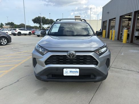 Used 2019 Toyota RAV4 LE w/ Carpet Mat Package FWD image 3