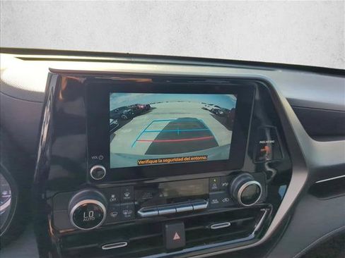 Certified 2024 Toyota Highlander LE FWD image 22