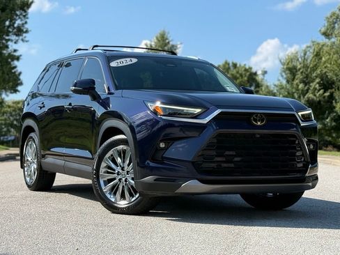 Used 2024 Toyota Grand Highlander AWD image 2