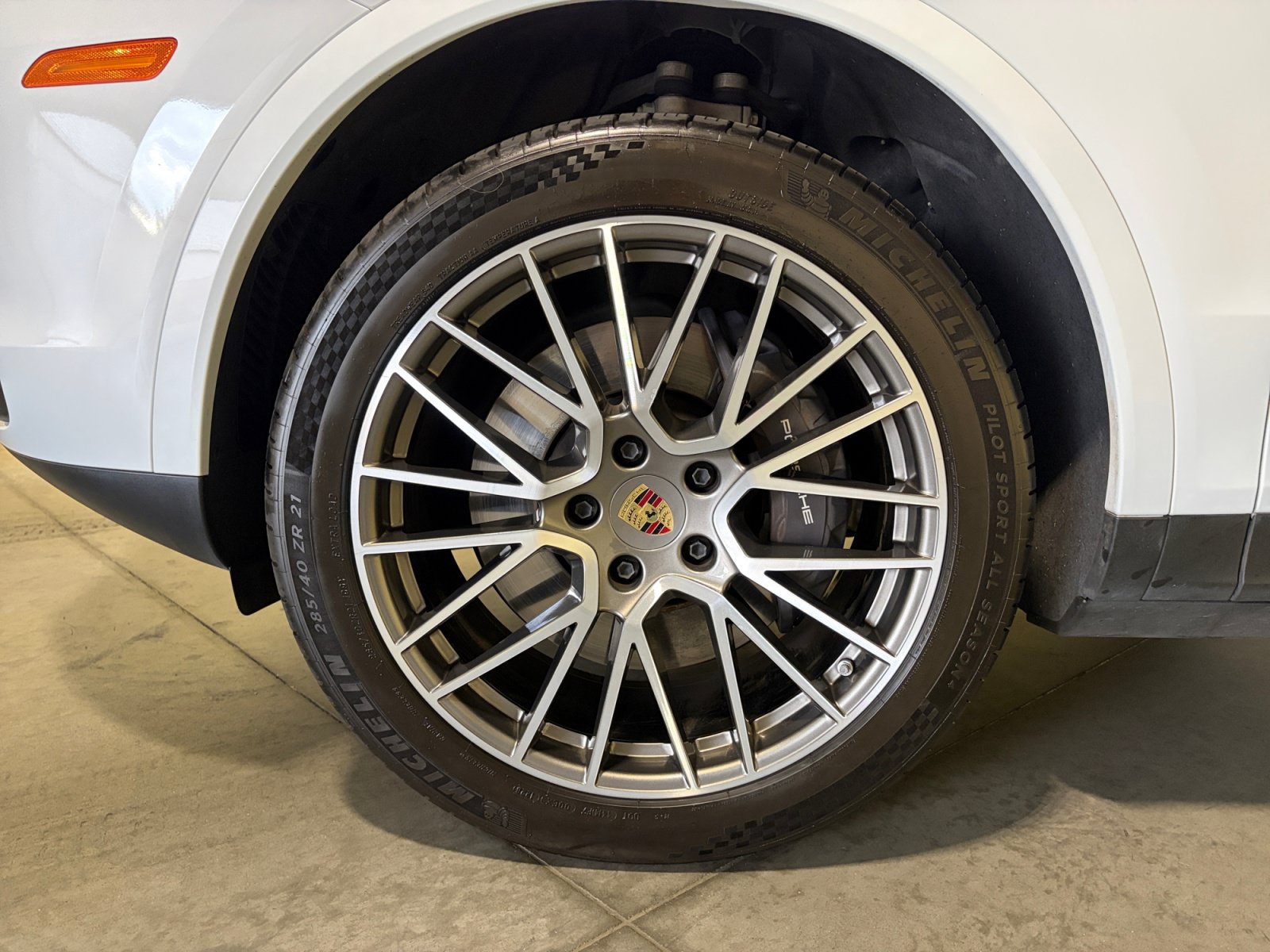 Certified 2023 Porsche Cayenne Platinum Edition AWD/4WD image 18