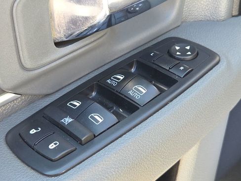 Used 2017 RAM 2500 SLT image 18