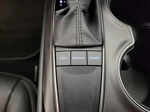 Used 2024 Toyota Camry SE image 7