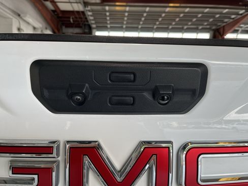 Used 2024 GMC Sierra 3500 AT4 w/ AT4 Premium Plus Package AWD/4WD image 9