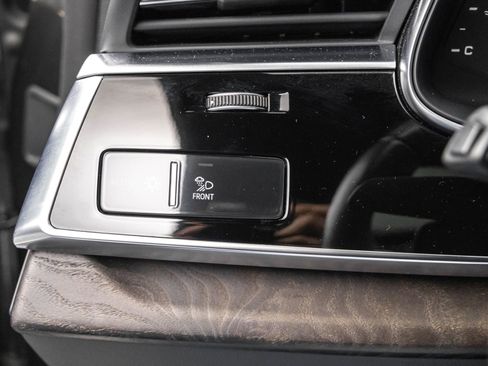 Used 2019 Audi Q8 Prestige image 19
