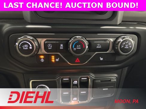 Certified 2021 Jeep Gladiator Willys image 27