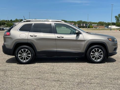 Used 2019 Jeep Cherokee Latitude Plus w/ Cold Weather Group AWD/4WD image 47
