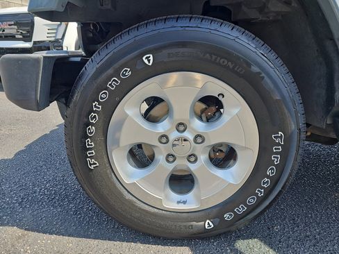 Used 2015 Jeep Wrangler Unlimited Sahara w/ Connectivity Group image 30