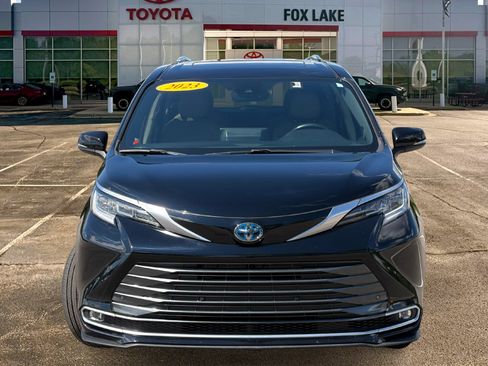 Used 2023 Toyota Sienna Limited FWD image 8