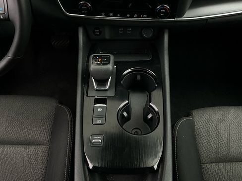 Used 2025 Nissan Rogue SV image 15