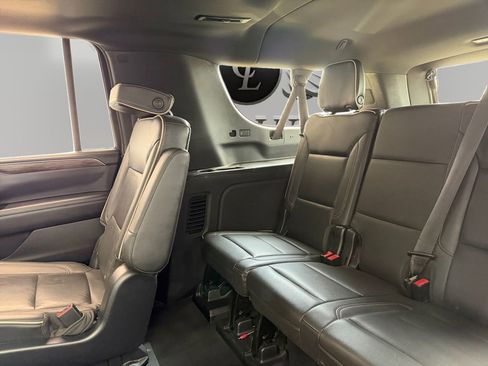 Used 2021 Chevrolet Suburban Premier w/ Premium Package AWD/4WD image 20