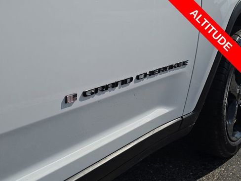 Certified 2023 Jeep Grand Cherokee Altitude image 5