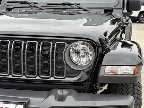 Used 2025 Jeep Gladiator Sport AWD/4WD image 12