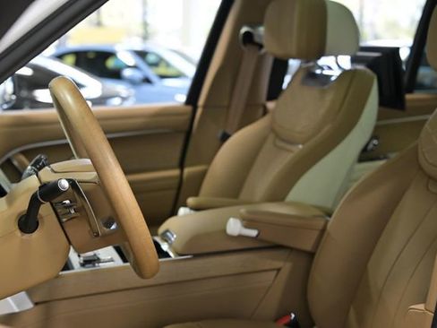 Used 2024 Land Rover Range Rover SV image 21