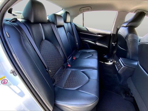 Used 2018 Toyota Camry XSE FWD image 19