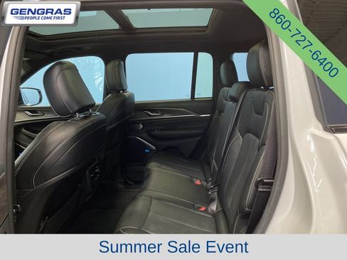 Used 2023 Jeep Grand Cherokee Overland AWD/4WD image 28