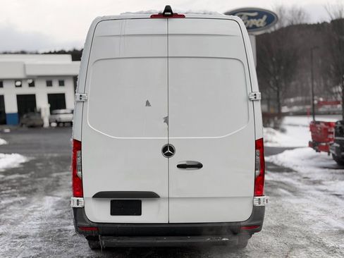 Used 2021 Mercedes-Benz Sprinter 2500 image 4