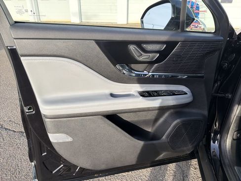 Certified 2022 Lincoln Corsair AWD w/ Premium Package image 10