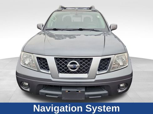 Used 2018 Nissan Frontier PRO-4X image 2