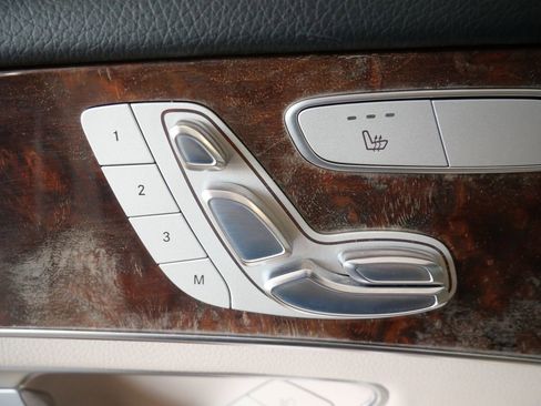 Used 2017 Mercedes-Benz GLC 300 4MATIC image 32