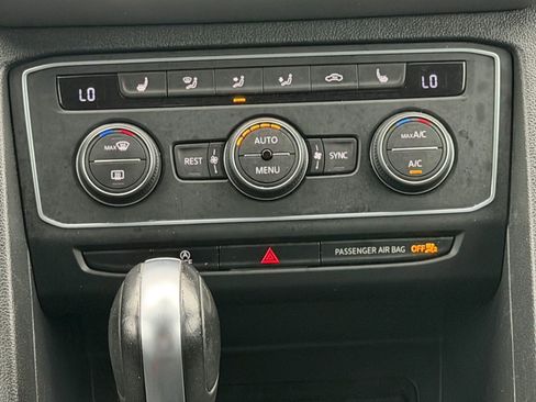 Used 2020 Volkswagen Atlas SE w/ Towing Package FWD image 16