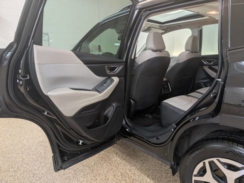 Used 2020 Subaru Forester Premium image 14