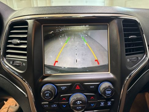 Used 2014 Jeep Grand Cherokee Limited w/ Luxury Group II AWD/4WD image 17