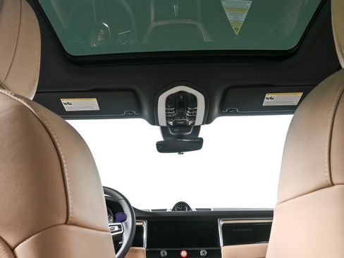 Certified 2025 Porsche Macan image 20