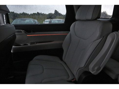 Certified 2025 Hyundai Palisade Calligraphy FWD image 13