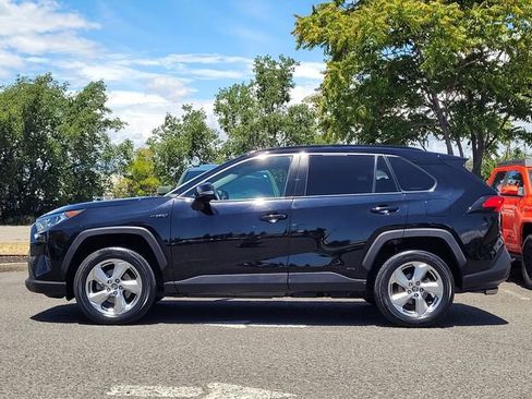 Certified 2021 Toyota RAV4 XLE Premium AWD/4WD image 9