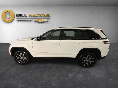Used 2025 Jeep Grand Cherokee Limited AWD/4WD image 13