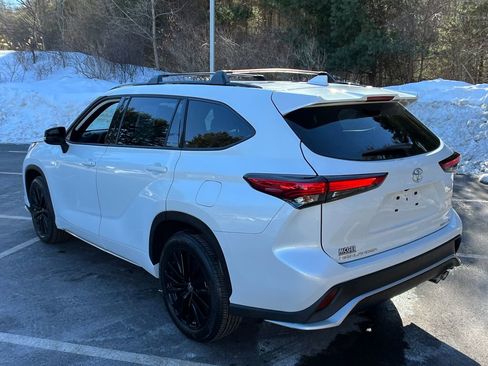 Used 2023 Toyota Highlander XSE image 3