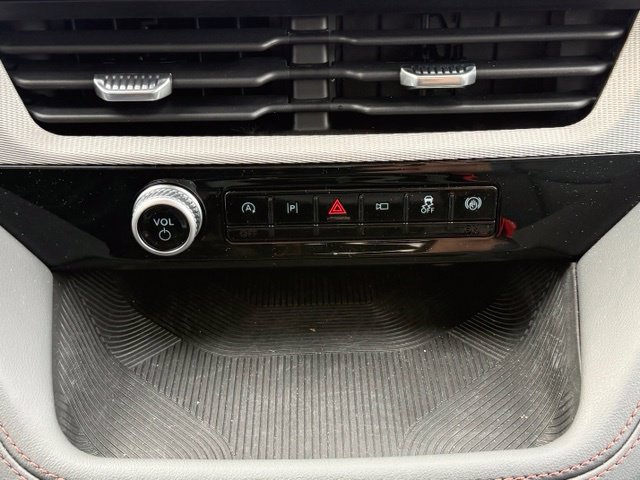 Used 2026 Ford Explorer Active w/ Active Comfort Package RWD image 30