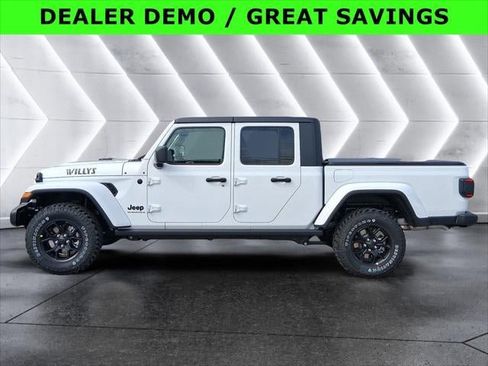 New 2025 Jeep Gladiator Sport AWD/4WD image 19