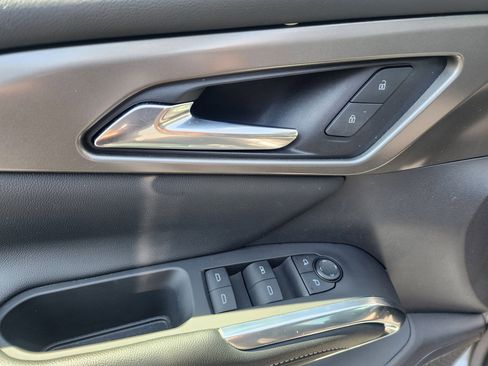 Used 2025 Chevrolet Traverse LT image 25