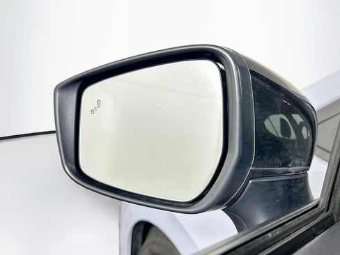 Used 2025 Nissan Versa SR FWD image 16
