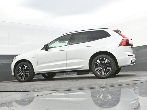 New 2026 Volvo XC60 T8 Core w/ Climate Package AWD/4WD image 33