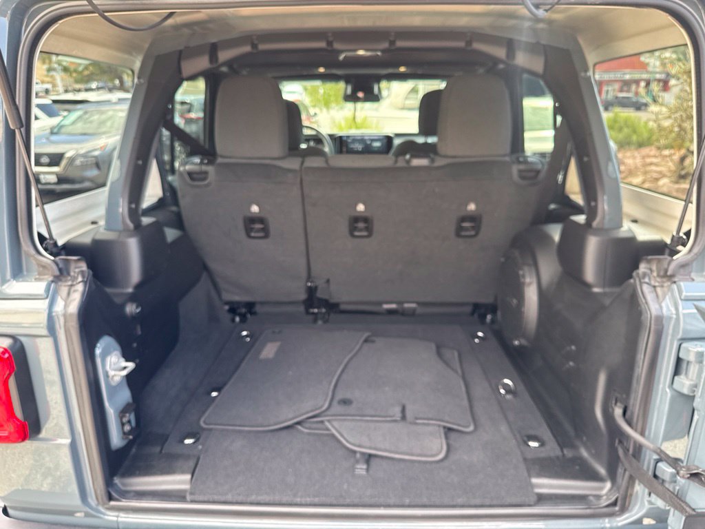 Used 2026 Jeep Wrangler Unlimited Sahara AWD/4WD image 14
