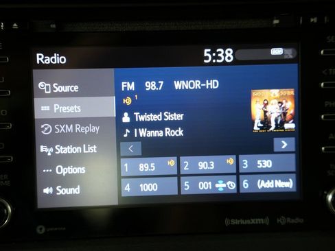 Used 2018 Toyota Sienna LE w/ Carpet Mat Package image 21