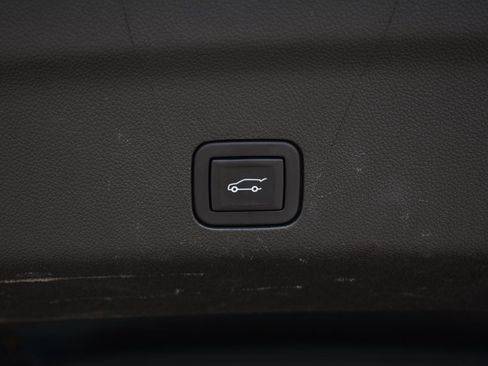 Used 2023 Chevrolet Suburban Premier image 30