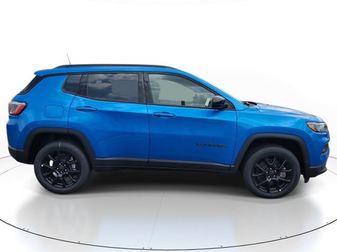 New 2026 Jeep Compass Latitude AWD/4WD image 5