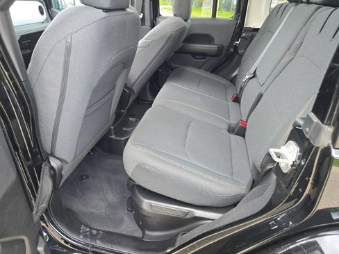 Used 2025 Jeep Wrangler Unlimited Sahara w/ Safety Group AWD/4WD image 16