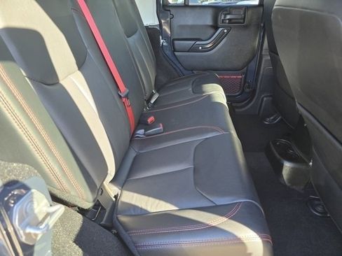 Used 2017 Jeep Wrangler Unlimited Rubicon image 30