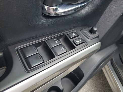 Used 2018 Nissan Titan SV RWD image 25
