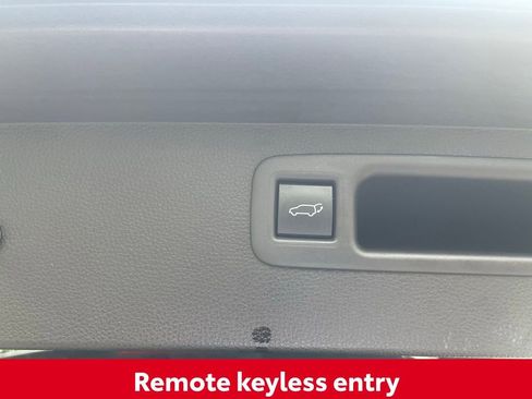 Used 2020 Toyota Highlander XLE AWD/4WD image 17