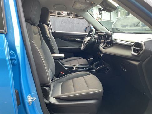 Used 2025 Chevrolet TrailBlazer LT AWD/4WD image 19