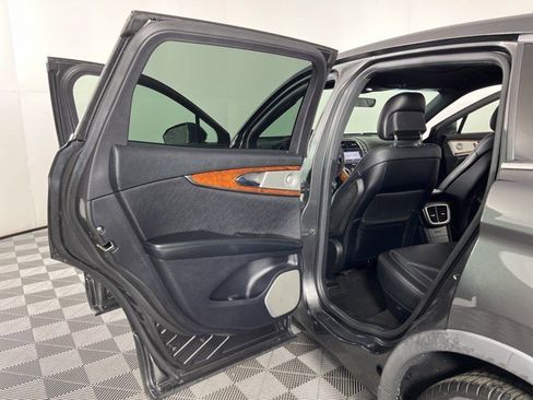 Used 2019 Lincoln Nautilus Reserve w/ Ultimate Package image 38