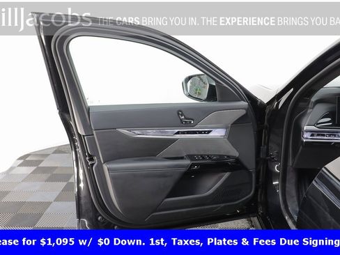 Certified 2025 BMW 750e xDrive image 5