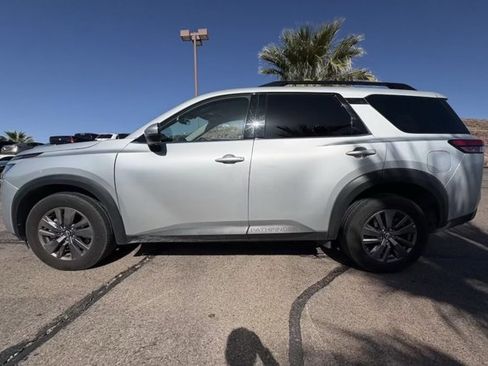 Used 2025 Nissan Pathfinder SV AWD/4WD image 2