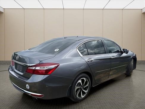 Used 2017 Honda Accord EX-L image 10