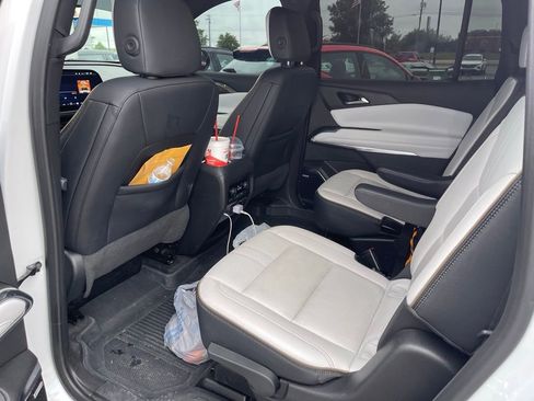 Used 2025 Chevrolet Traverse High Country AWD/4WD image 6